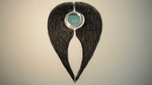 Vesicle (2013) Sculpture combines: Aluminum, tablet screen, video, fake fur , wood, mirror. Dimensions: 116 X 74 cm. Video loop: 3:11 min' (no sound). 