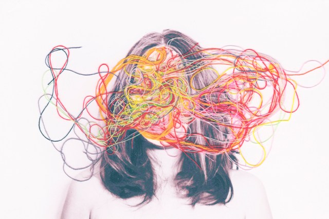 173-365, Fotografía digital intervendia con hilos, 20x30 cm, 2014